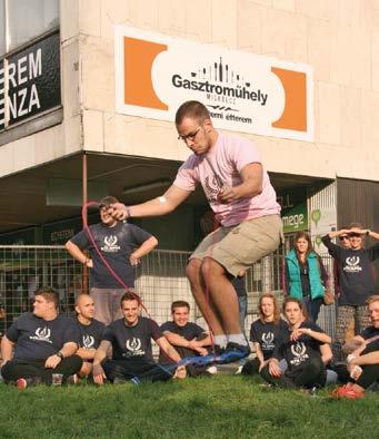 H A L L G A T Ó I I N F O R M Á C I Ó S Z S E B K Ö N Y V Kolimpia Az eseményen a 6+1 (UNI) kollégium lakói mérik össze erejüket játékos és kreatív versenyszámokban, mindezt 25 órán keresztül.