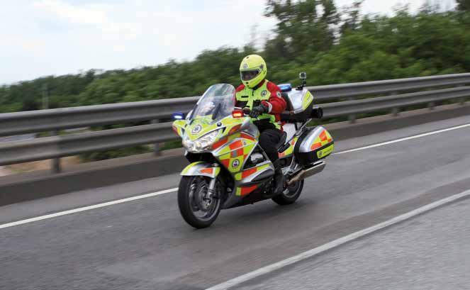DEBRŐDI GÁBOR ŐRANGYALOK KÉT KERÉKEN A MENTŐMOTOROSOK TÍZ ÉVES