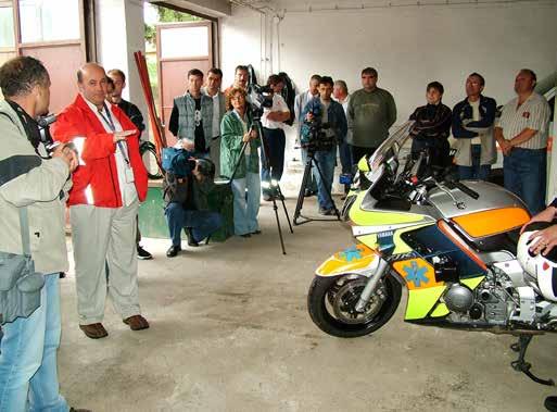 Az indulás, a mentőmotor születése 13 Győrfi Pál és Pék László tájékoztatja a sajtó képviselőit Szakmai beszámolóikat, akkori közvetlen felettesüknek a főigazgatónak készítették.