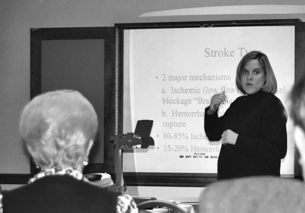 Dr. Bodor Erika előad a stroke szimptomáiról és