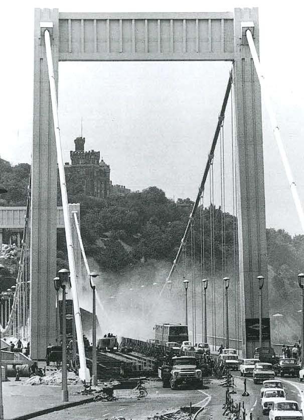 A híd 50 éves az új Erzsébet híd utóélete 1972 Megszűnik a villamosközlekedés a hídon.