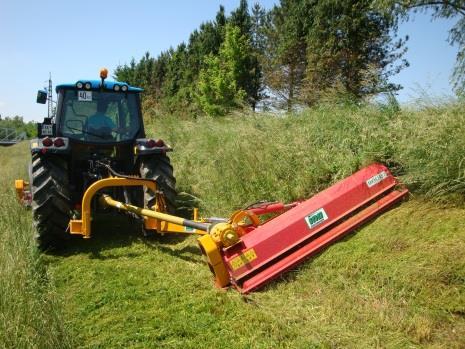 Mindemelett kitűnően felhasználható a mezőgazdaságban a szármaradványok aprítására és mulcskészítésre is. A szárzúzó a függőleges síkban felfelé +0º-ban, lefelé - º-ban billenthető.