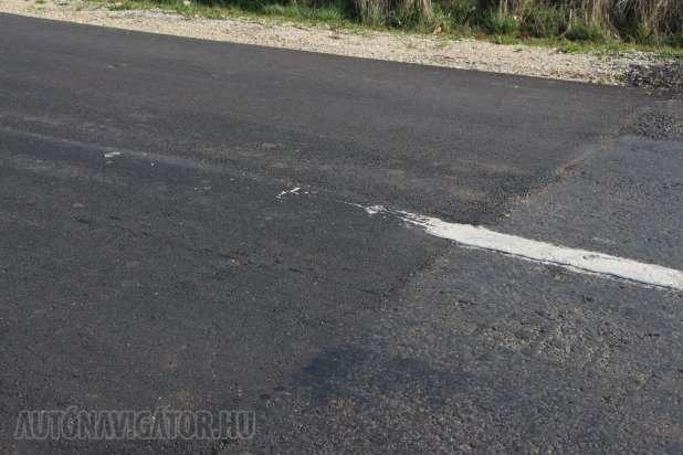 Gumibitumen: Az első 8,4 kilométeres szakasz Jánoshida és Jászboldogháza között készült 10000 darab