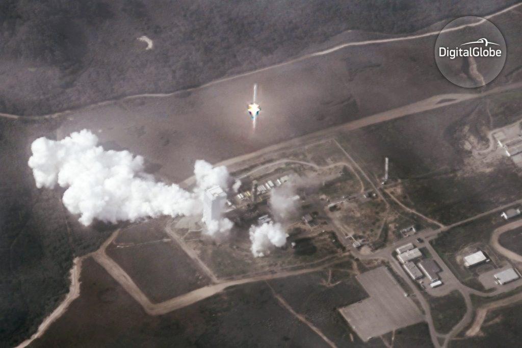 szer LEISA infravörös spektrális kamerájának adatai öt órán és nyolc percen át utaztak a fény sebességével a New Horizons jelenlegi, mintegy 5,5 milliárd km-es távolságából.