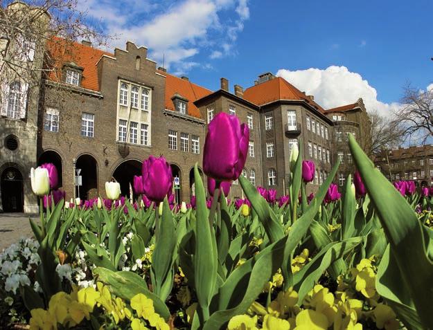 7 RDI VÉRTNÚK TERE RERRICH BÉL TÉR 8 szabálytalan alakú tér közepén magasodik II.