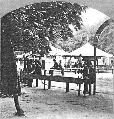 1894-99 között a Liget bejáratánál, majd előkelő helyéről elköltözve 1909-től 1944-es pusztulásáig a vurstliban (ld.