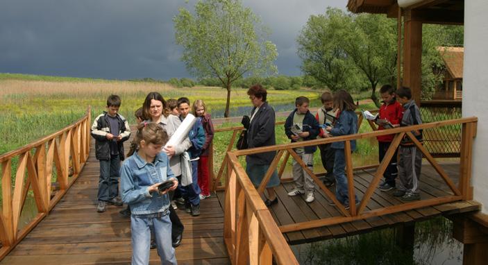 FOLYÓPARTI ISKOLA PROGRAM Az országhatárokat átszelő folyók mentének védelme csak akkor lehet eredményes a közös Bioszféra Rezervátumban, ha azt a helyi lakosság is támogatja.