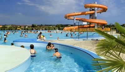 A gát mögött felgyülemlő víz (pontosabb gátakról és vizekről beszélni, mert itt két tó is van) halakkal és turistákkal van tele (ez utóbbiak a kánikulában szaporodnak meg).