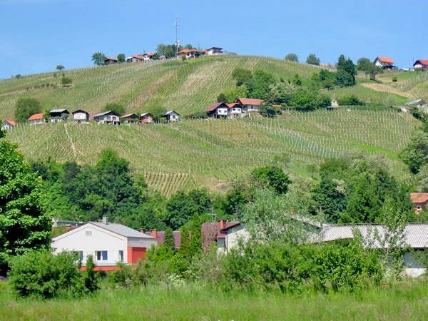Megközelíthető a Mároki kápolna, a Budafai arborétum, a több száz éves pákai templom, Öveges professzor szülőháza és a szécsiszigeti Szapary kastély. Csömödéri ÁEV (Zalaerdő Zrt.
