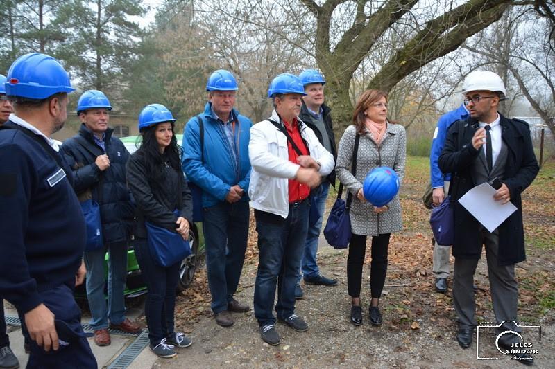 öntözés fontossága) látta el a hallgatóságot. Október 5-én, 26 fővel kirándulni mentünk Bogácsra. A fürdőzés után Hajdú Imre pincéjébe látogattunk.