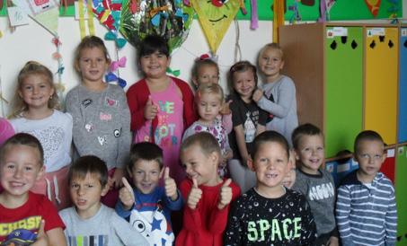 ZO ŽIVOTA ŠKOLSKÝCH ZARIADENÍ... MATERSKÁ ŠKOLA Milí občania! Našich 46 detičiek a pani učiteľky Balázsová, Bc.Feješová, Mgr. Futó Mudroch a Bc.