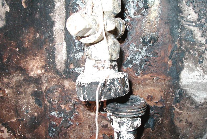 A tûzvizsgálat alapjai Megbontott állapotú gázvezeték Elektromos hálózat manipulációja Ritkán találkozunk szándékosan manipulált elektromos hálózattal.