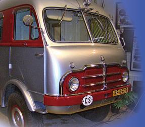 meg a csapat. A gépkocsi motorja V10-es, léghűtéses, 283 lóerős, váltóműve normál 10 fokozatú. 7-9.