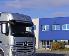 38 Camion Truck&Bus 2012/2 Reflektor Járműflotta Siker a válságban MB ACTROS KRONE MEGA LINER CMB Cargo: Kiváló csapat, jó autók és szerencse Nem kis feltűnést keltett az a két szerelvény, amely a