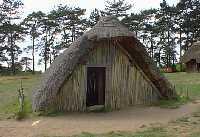 LAKÓHÁZAK West