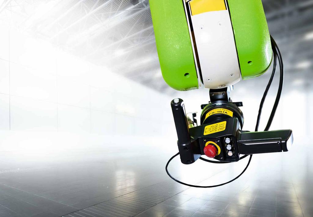 A CR-35iA modell egyszerűen vezethető FANUC Hand Guidance - kézzel mozgatás AZ EGYSZERŰ PROGRAMOZÁSHOZ ÉS KEZELÉSHEZ A FANUC kézzel vezetési funkcióval végigvezetheti a