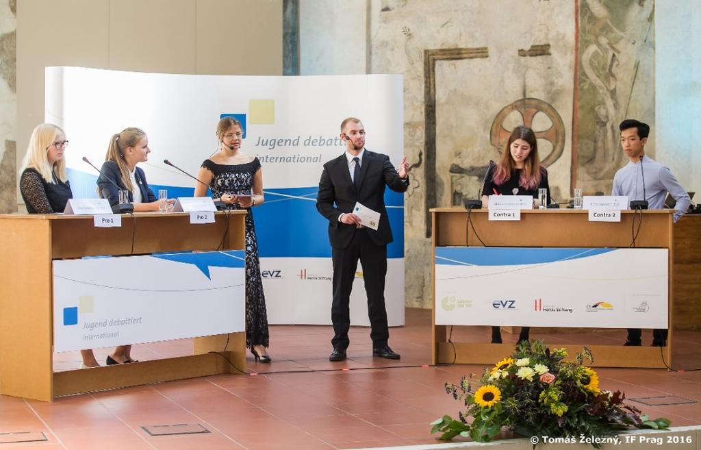 Vitázik a világ ifjúsága A projektről A demokráciában olyan polgárokra van szükség, akik kritikus kérdéseket tesznek fel, elmondják véleményüket, de oda is figyelnek egymásra, és véleményüket fair és