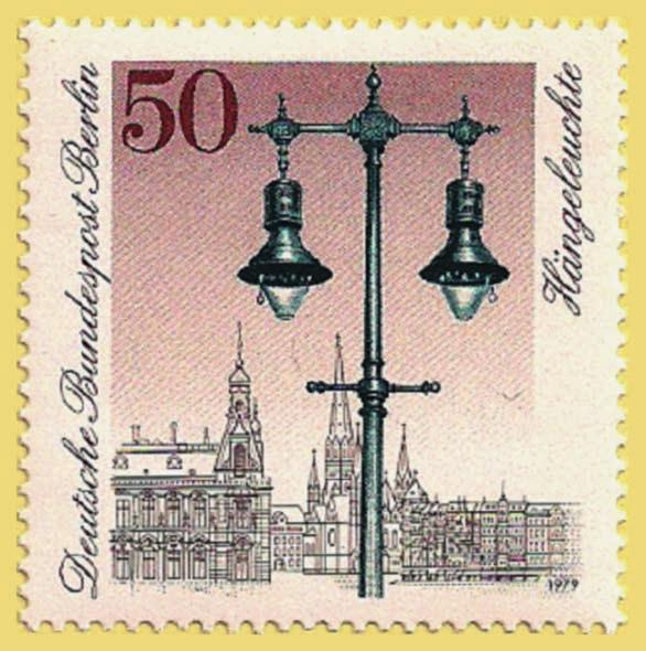 Köztük még mindig világítanak a híres berlini építőművész, Karl Friedrich Schinkel (1781 1841) tervezte ötágú kandeláberek.