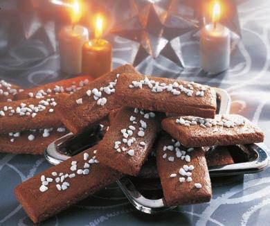 BĂCĂNIE ALAPÉLELMISZEREK Turtă dulce de Aachen Aacheni mézeskalács - 6 g potasă - 1 linguriță rom - 250 g sirop de sfeclă de zahăr - 65 g unt - 250 g zahăr - 200 g alune măcinate - 65 g coajă de