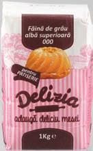 Se adaugă restul de făină și potasa dizolvată. Se frământă bine aluatul. Se modelează într-o bilă, care se învelește în folie și se lasă ore în repaus.