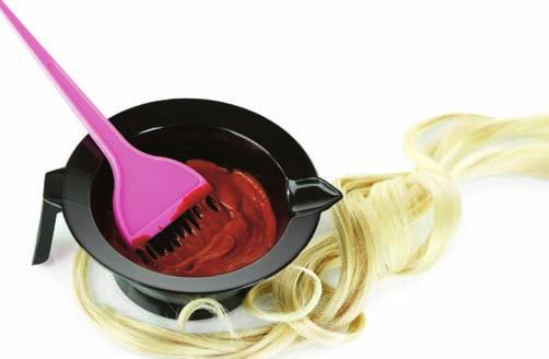 COSMETICE KOZMETIKAI CIKKEK Culori pentru un aspect tineresc Dacă vrei să te decizi între două nuanțe de culoare, alege-o întotdeauna pe cea mai deschisă cu condiția ca părul tău să nu fie deja blond