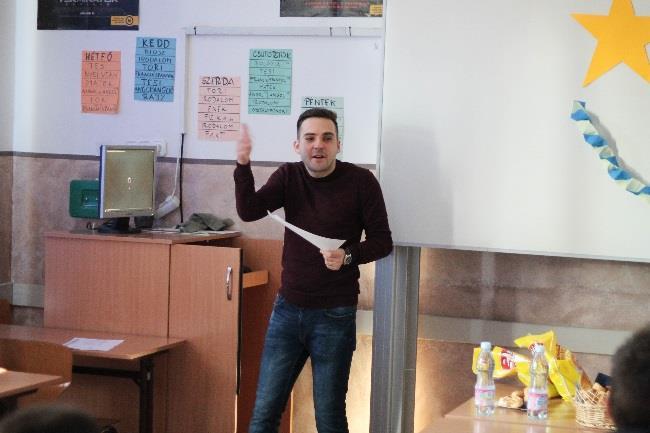 Készült egy lepedőre festett, az Európai Unió tagországait ábrázoló térkép, amelyen üzeneteket lehetett hagyni.