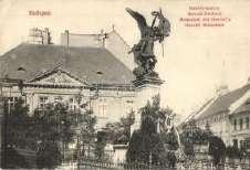 Dísz tér, Honvéd szobor
