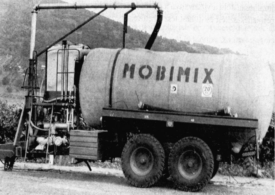 94. ábra. Permetlékeverő berendezés A víz helyszínre szállítását tartálykocsikkal végzik. A víz tisztasága rendkívül fontos, a mechanikai szennyeződések a szórófejek eldugulásához vezethetnek.