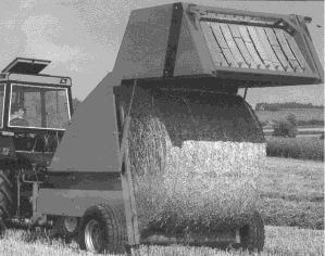 Súlyos, halálos baleset következhet be abból, ha a bálázó gép hajtásmechanizmusa valamilyen akadály miatt leáll, és a kezelő a kardánhajtás kikapcsolása és a traktormotor leállítása nélkül