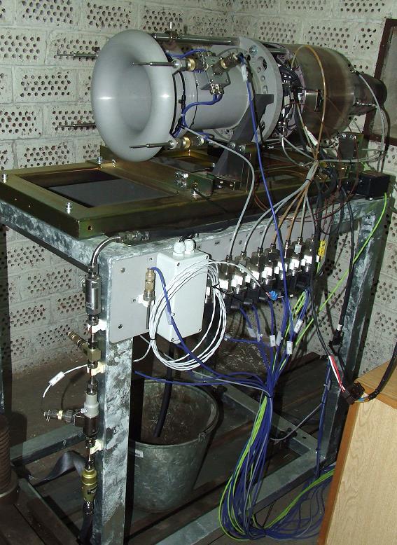 Laboratórium inteligentných riadiacich systémov leteckých motorov) birtokában van egy TJ100 mérőpad, mely szintén a gyári fékpadon és a vele szállított szenzorokon