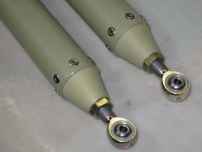 CAD/CAM háttér mára már biztosítja az ultra precíziós felületi megmunkálással készült alak és tömeg optimalizált CNC mart elemek rendelkezésre állását.