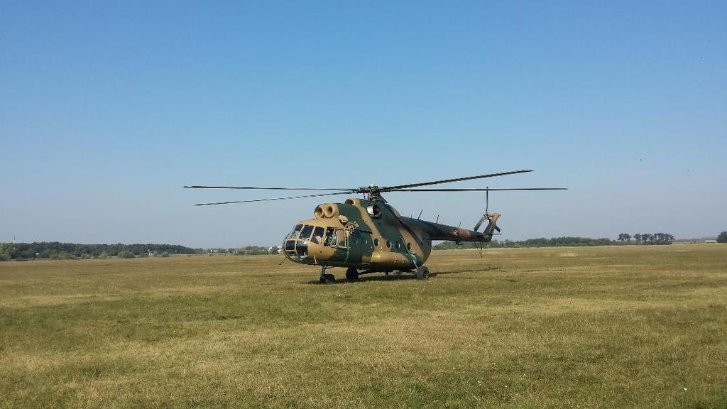 2. ábra Az esettanulmányban főszerepet kapott Mi-8 típusú helikopter a hajdúszoboszlói repülőtéren [9] A következőkben bemutatjuk az ugrás időpontjában fennálló időjárási helyzetet.