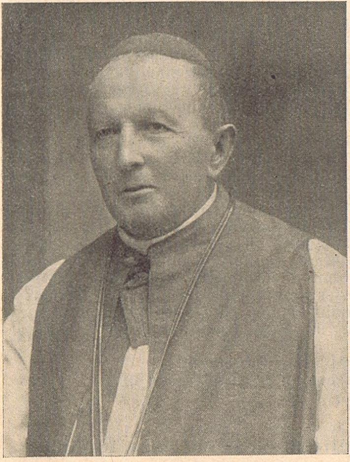 volt. A gim názium ot, m int váradi kispap, a prem ontreieknél fejezte be, a teológia első évfolyam át pedig a váradi szemináriumban.