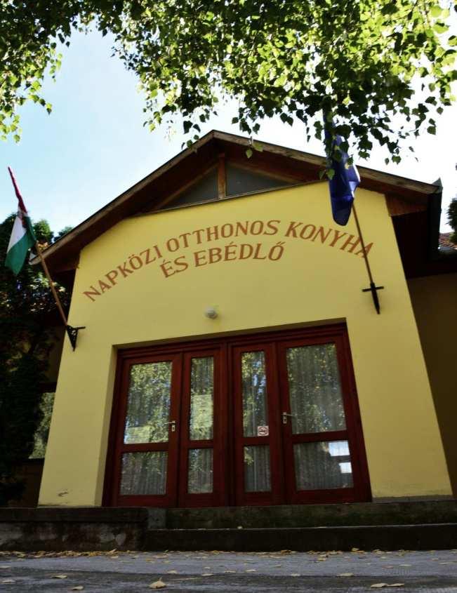 és tervgazdálkodása során a könnyen, gyorsan felhúzható, lakhatásra alkalmassá tett szocialista kockaházak kivitelezését
