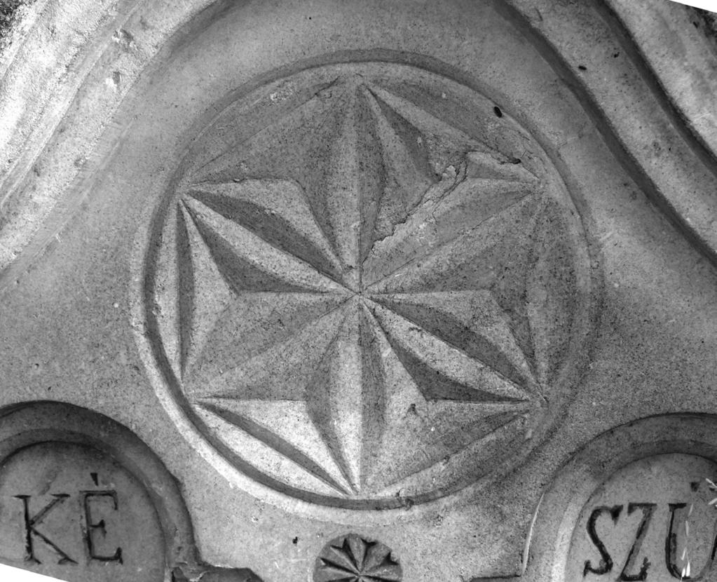 3. ábra: Magyarvalkó (Kolozs m.). Sírkőfaragás, gyakori Erdély-szerte. Fig. 3. Carved tombstone, Văleni, Cluj county, Transylvania. faragáson, bútorokon, kapukon.