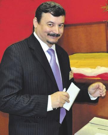 Jó kondícióban vág neki az MKP a választásoknak (Folytatás az 1. oldalról) Helyi szinten kezdődik minden. Ha erős a helyi közösség, ha az önkormányzat gazdag, akkor az emberek is gazdagok.
