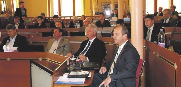 Ilyen eszköz a helyi politikai érdekképviselet és ilyen lehetőség az önkormányzati választás is.