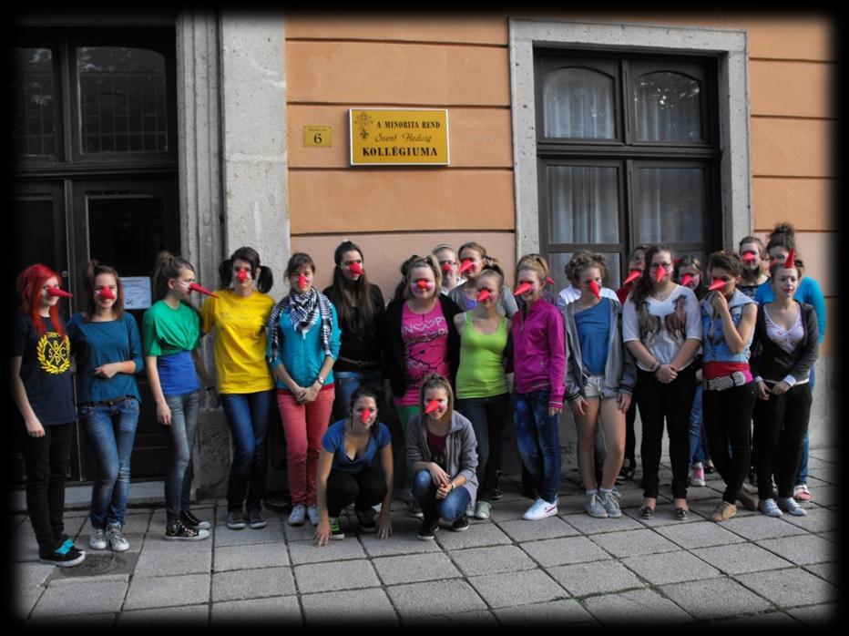 Elsősök bemutatkozása és avatása a Szent Hedvig Kollégiumban A Szent Hedvig Kollégiumban hagyománnyá vált, hogy a középiskolában