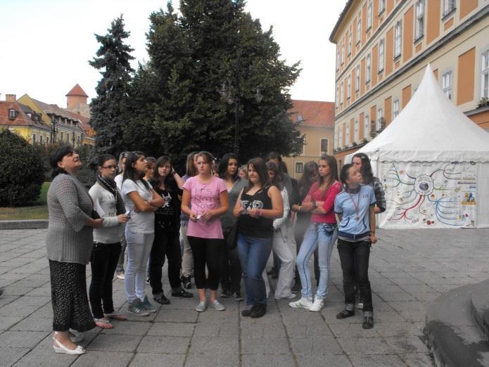 A városismereti szakkör foglalkozásait rendszeresen egy lelkes kis csapat látogatja.