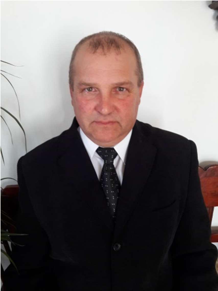 Vass Benedek - 1968. augusztus 19-én születtem, kunszentmiklósi református család gyermekeként. Szüleim, nagyszüleim, keresztszüleim is református vallásúak, ebben a hitben neveltek engem is.