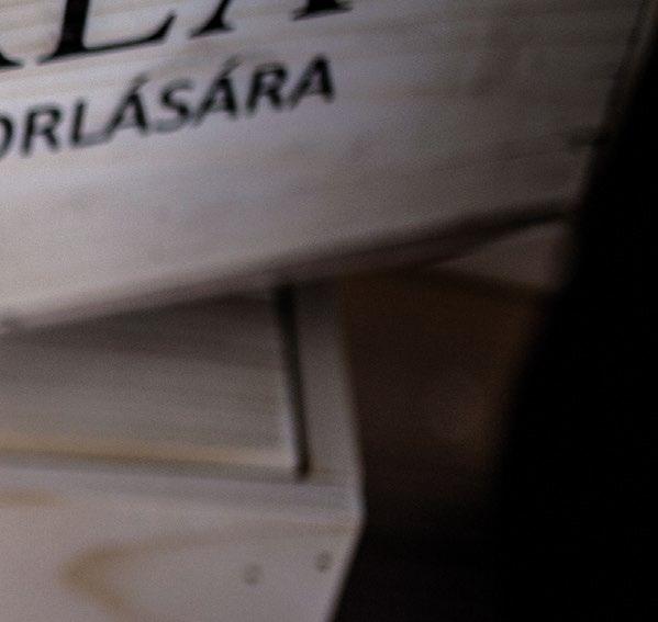 Miért nem magyarosan írják a márkanevet?