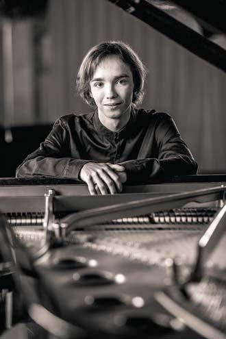 Prágai Nemzetközi Jazz Fesztivál egyik fellépő művésze volt, 2016-ban pedig klasszikus és jazz-szerzői estjén saját művekkel lépett a közönség elé. Még abban az évben kiadták szólózongora-lemezét.