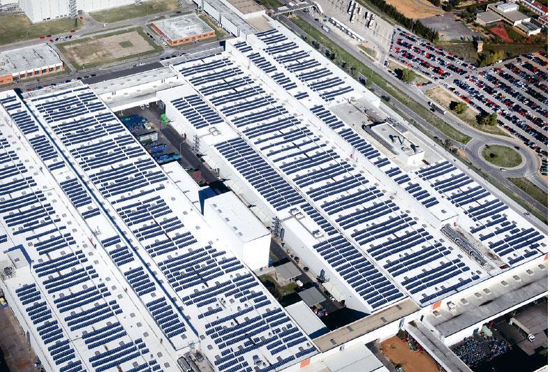 Energiahatékonysági fejlesztések Épület, mint energiafogyasztó Világítási rendszer LED-esítése (akár 65% világítási energia megtakarítás!