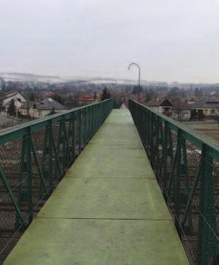 Green Bridge járólemez, hídlépcsőelemek és kerékpártoló csatorna A Green Bridge rendszerrel a vasúti acélhidakon zaj- és rezgéscsökkentő járófelületet és lépcsőzetet lehet kialakítani.