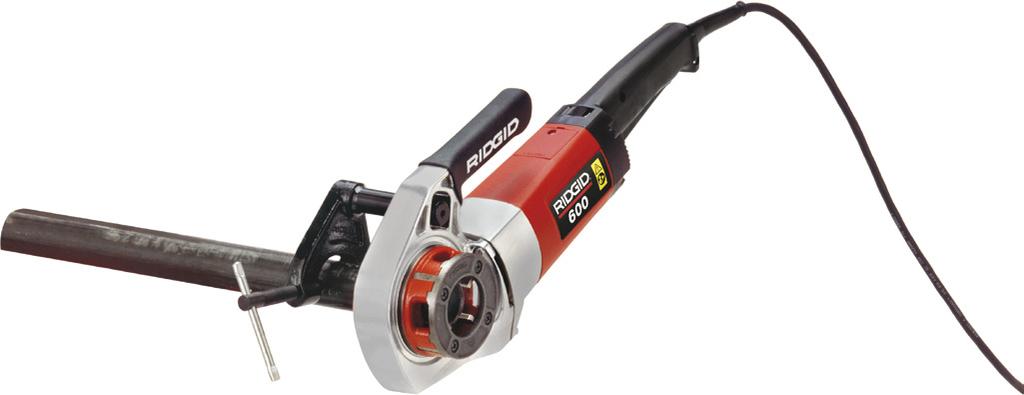 Elektromos menetvágógépek 600-as típusú, motoros hajtású Kézi, nagy teljesítményű, hordozható, motoros hajtású. Kétirányú 5 V vagy 230 V univerzál motor. Méret: 8 - /4" (6-32 mm) cső.