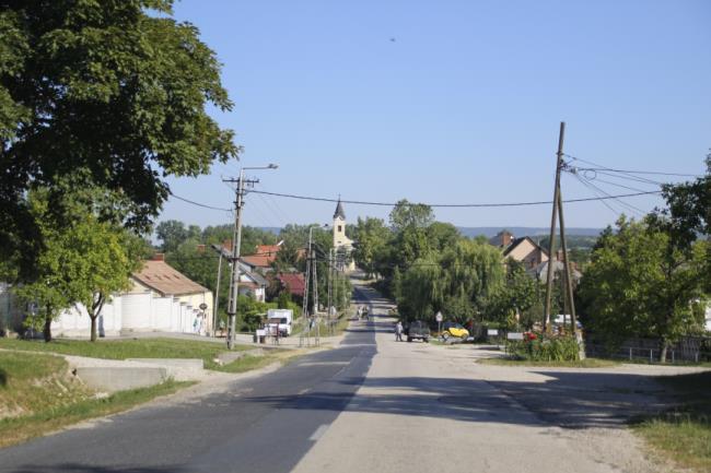 UTCAKÉPEK Egy település utcaképében a lakóépületek képviselik a legnagyobb arányt, ugyanakkor arculatát mégsem kizárólag egyedi lakóépületeivel jellemezhetjük.