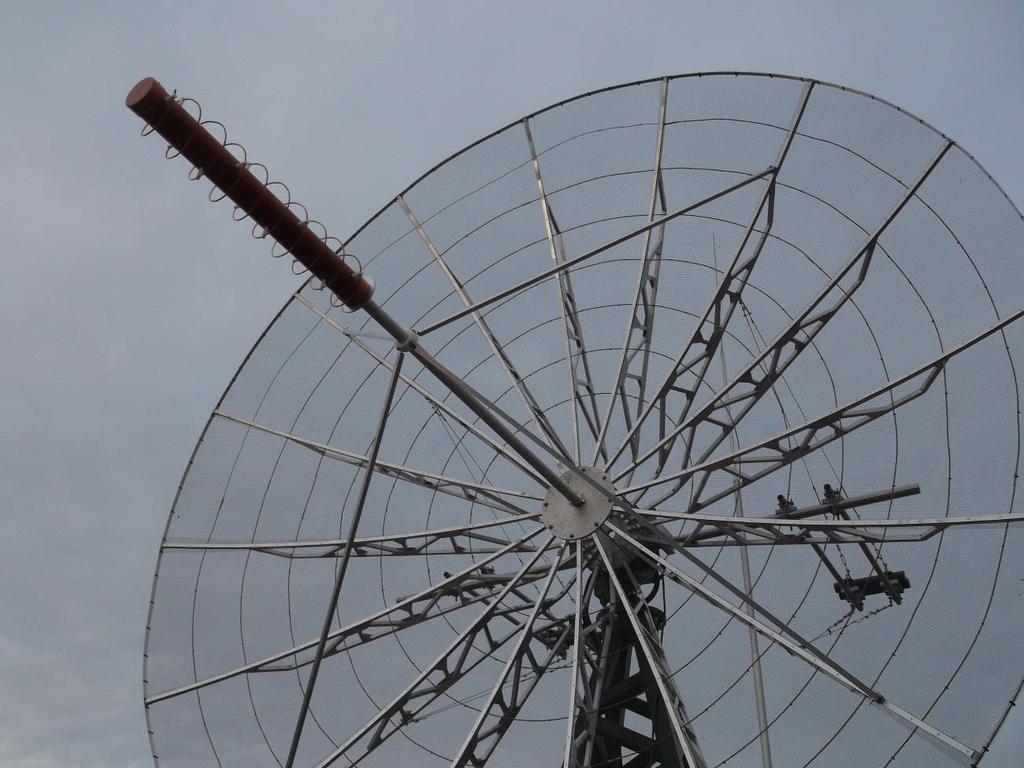 5 Összegzés, továbbfejlesztési lehetőségek Összességében a kitűzött célokat sikerült megvalósítani, az antenna a tervezett sávban kifogástalanul működik, és jól közelíti a szimulációs eredményeket.