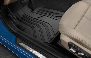 A strapabíró, fekete műanyagból készült, méretre szabott csomagtéri szőnyeg kimagasló védelmet nyújt az új BMW 5-ös Limousine (G30) csomagtere számára.