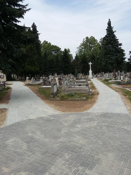 Ezzel a pályázati lehetőséggel élt is Csákánydoroszló Önkormányzata és a támogatás felhasználását, ami közel 20 millió Ft volt, a temetőben található közlekedési utak és egyéb infrastruktúra