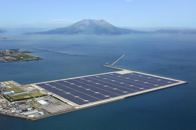Legnagyobb napelem park 70 MW A világban. Hol? : Kagosima Japán Kyocera (http://global.kyocera.com/news/2013/1101_nnms.
